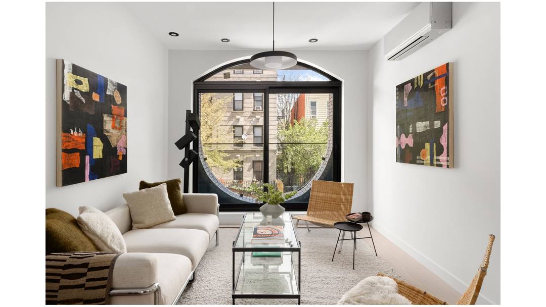 Welcome to 8 Windsor Place, a boutique four residence condominium with striking architecture and a distinct point of view.