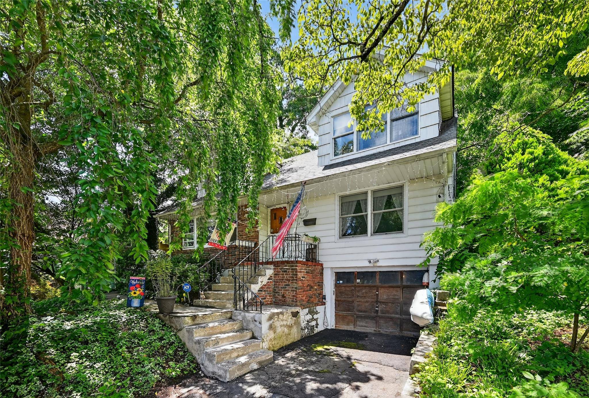 Trees will be trimmed ! This home is a true steal with an absolutely amazing private yard in a very quiet neighborhood and picturesque views of the mountains and NYC.
