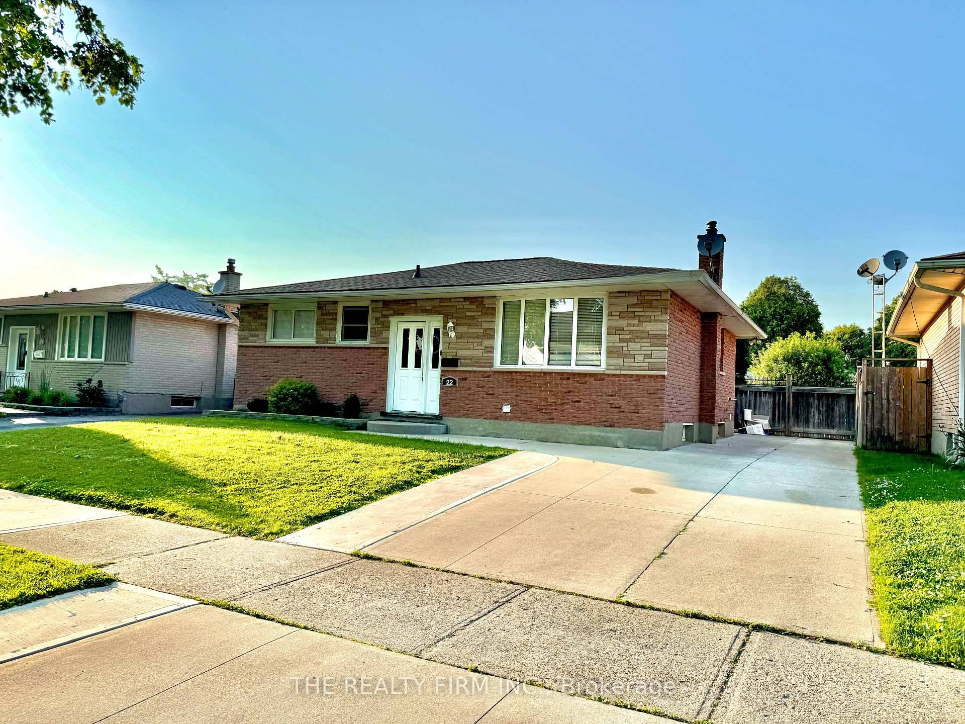 Main floor available for rent at 22 Archer Crescent, London, ON, ideally located near White Oaks Mall and Highway 401.