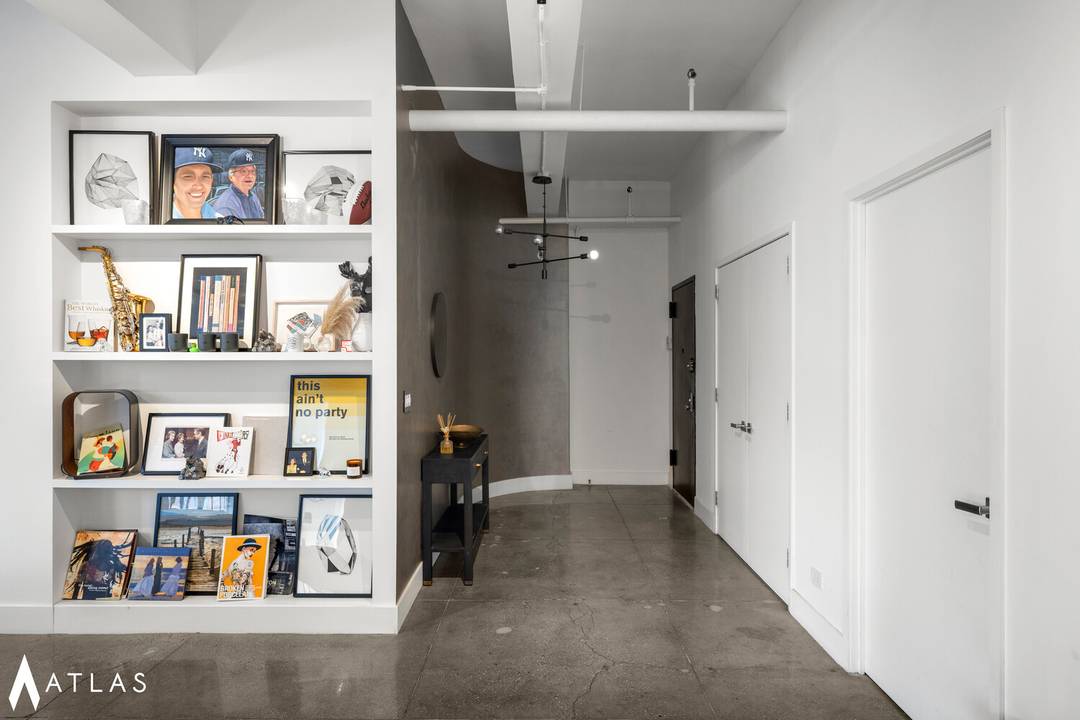 A rare study in volume, light, and contemporary refinement, this three bedroom loft like residence on the north side of Hudson Yards offers sophistication seldom seen at its price point.