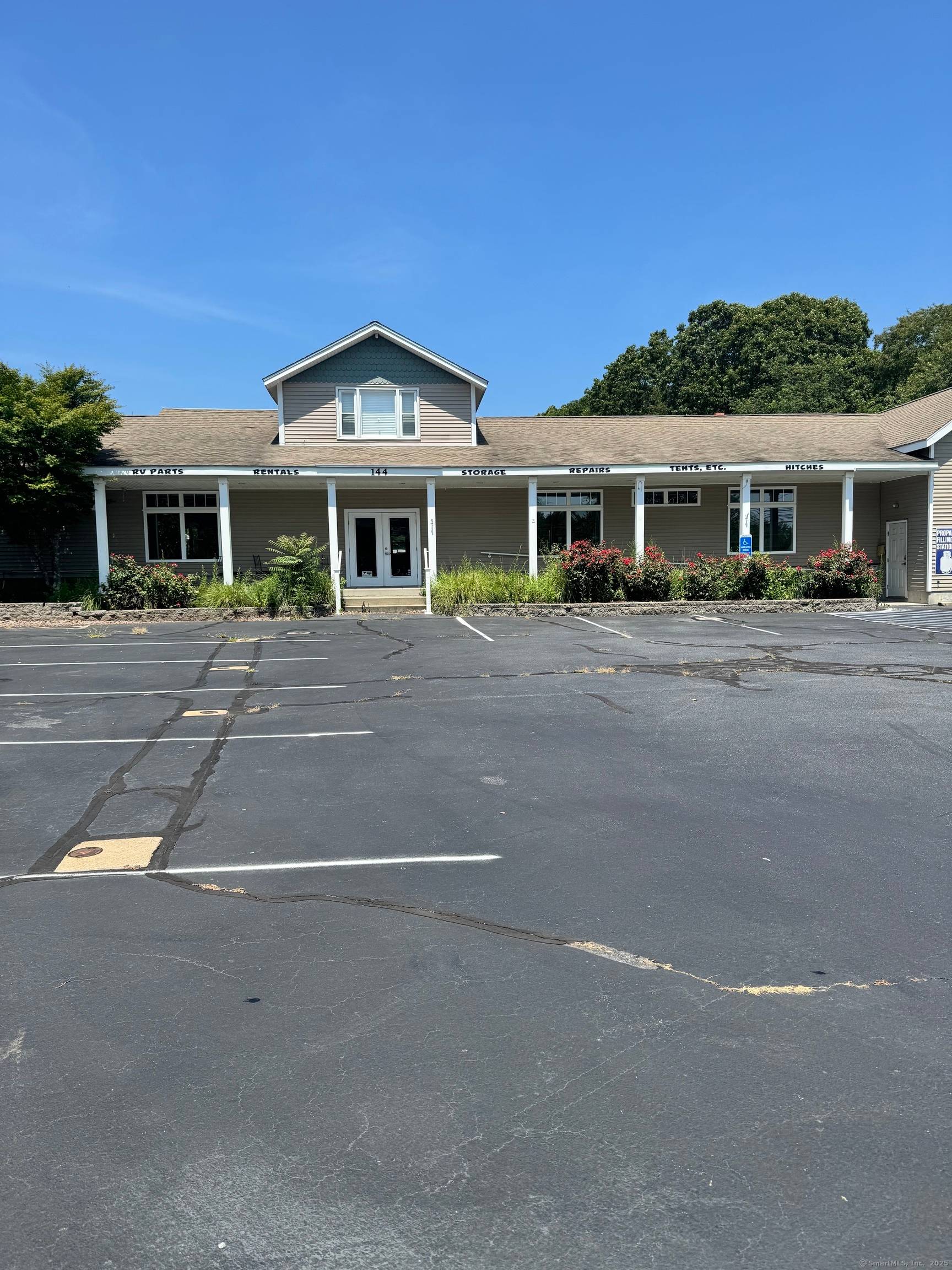 WESTBROOK 144 BOSTON POST RD NCD ZONE Large Retail space, flexible to customize.