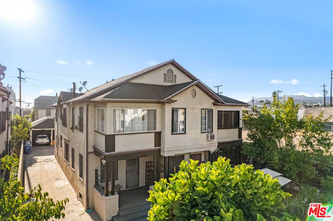 1011  N N Heliotrope Dr 4BR La