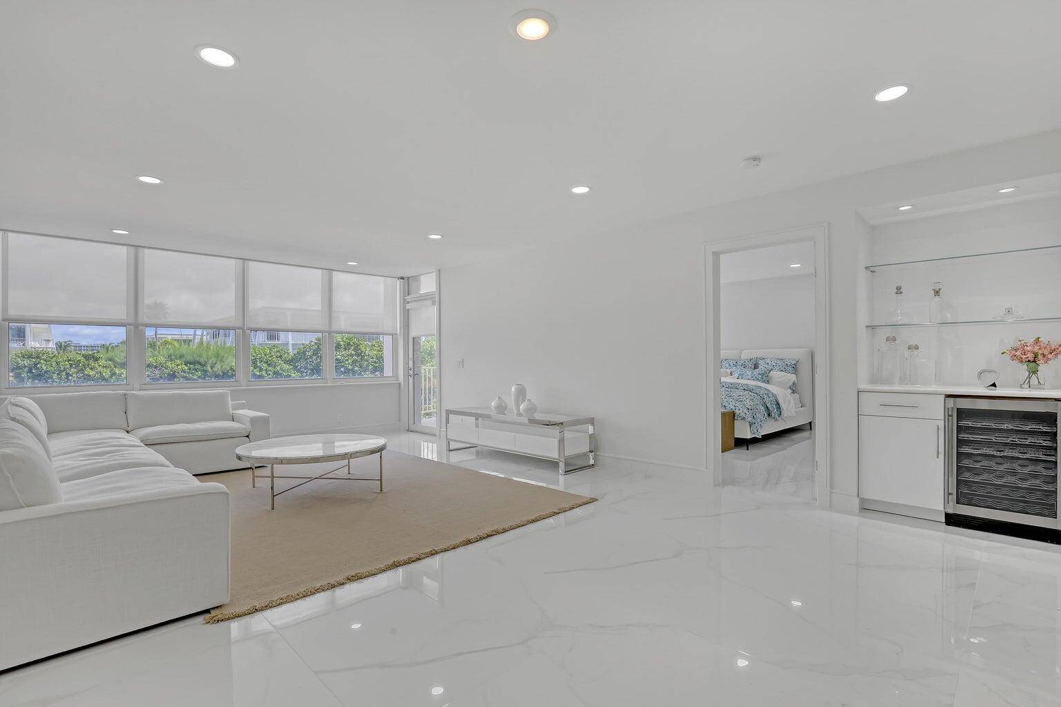 This spacious 1 bedroom 1.