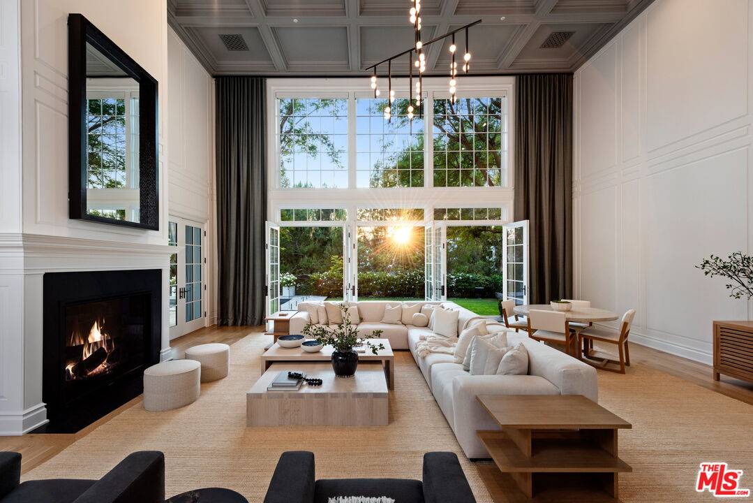 491 N Tigertail Rd 9BR Brentwood La