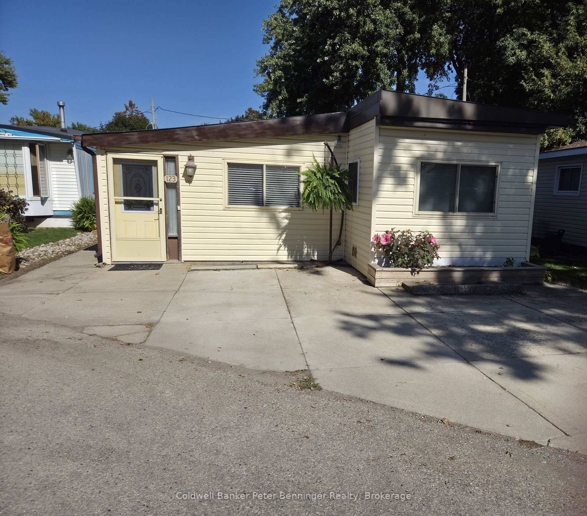 Welcome to a beautiful opportunity to join the community of Martin Grove Village !