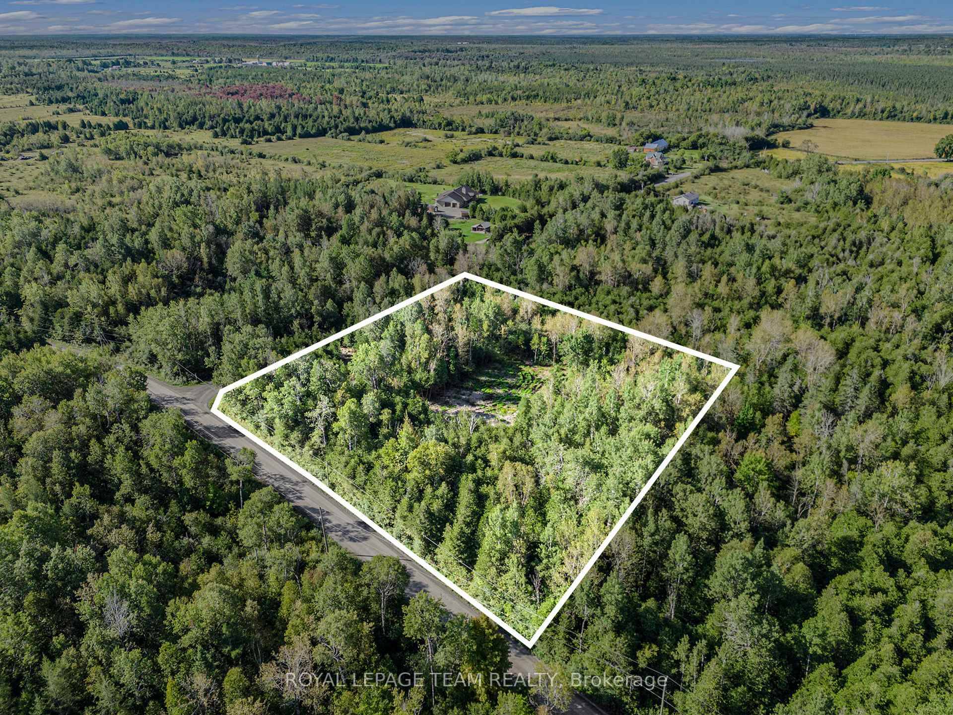 Nestled on a peaceful country road just beyond the bustling Town of Kemptville, and near the charming village of Merrickville, renowned for its unique shops.