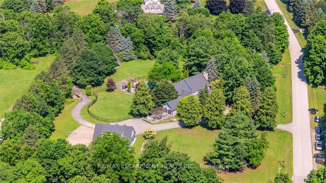 Welcome to your dream country estate, perfectly set on 3.