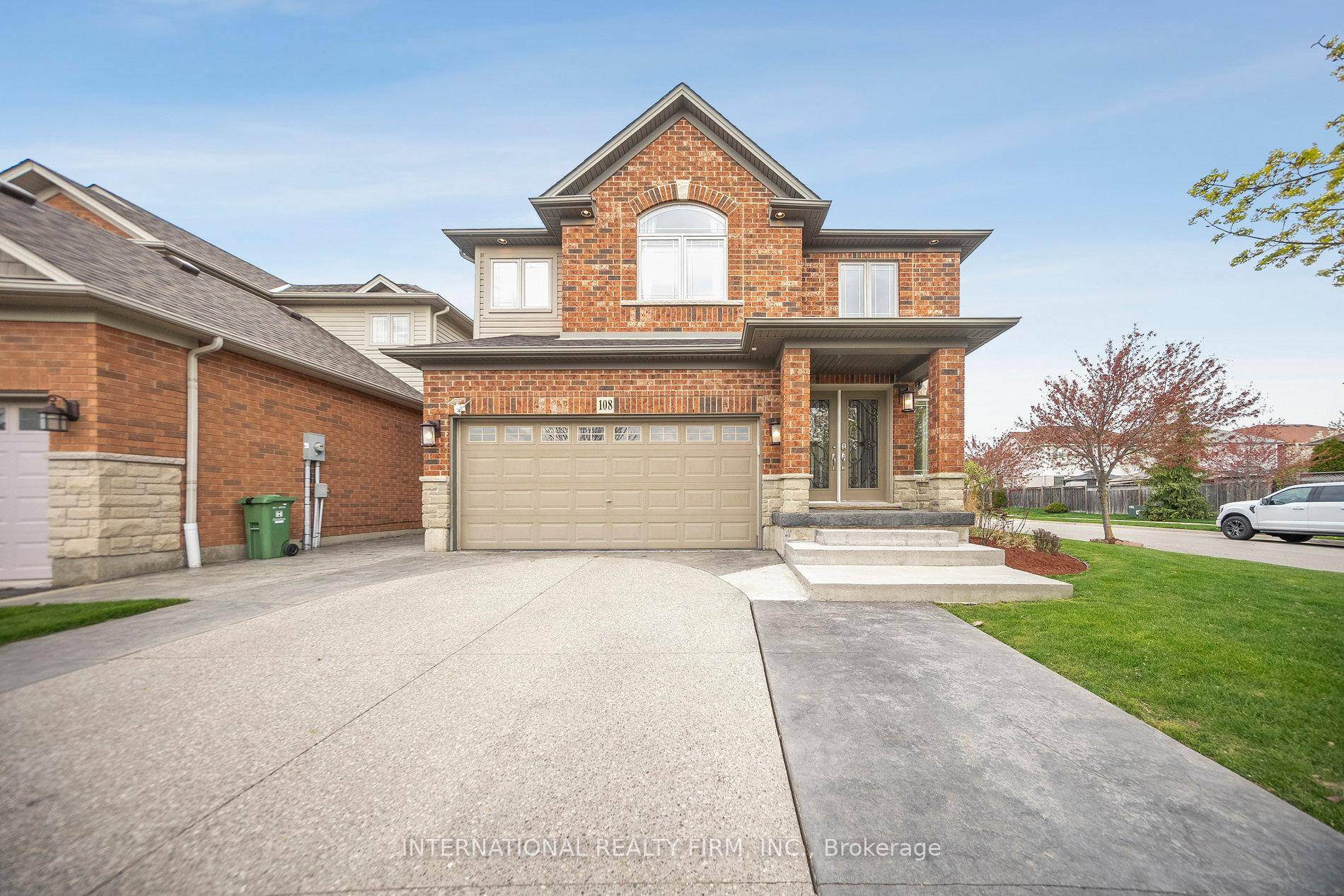 Welcome to 108 Great Oak Trail a beautifully maintained home that perfectly balances modern upgrades, comfort, and function.