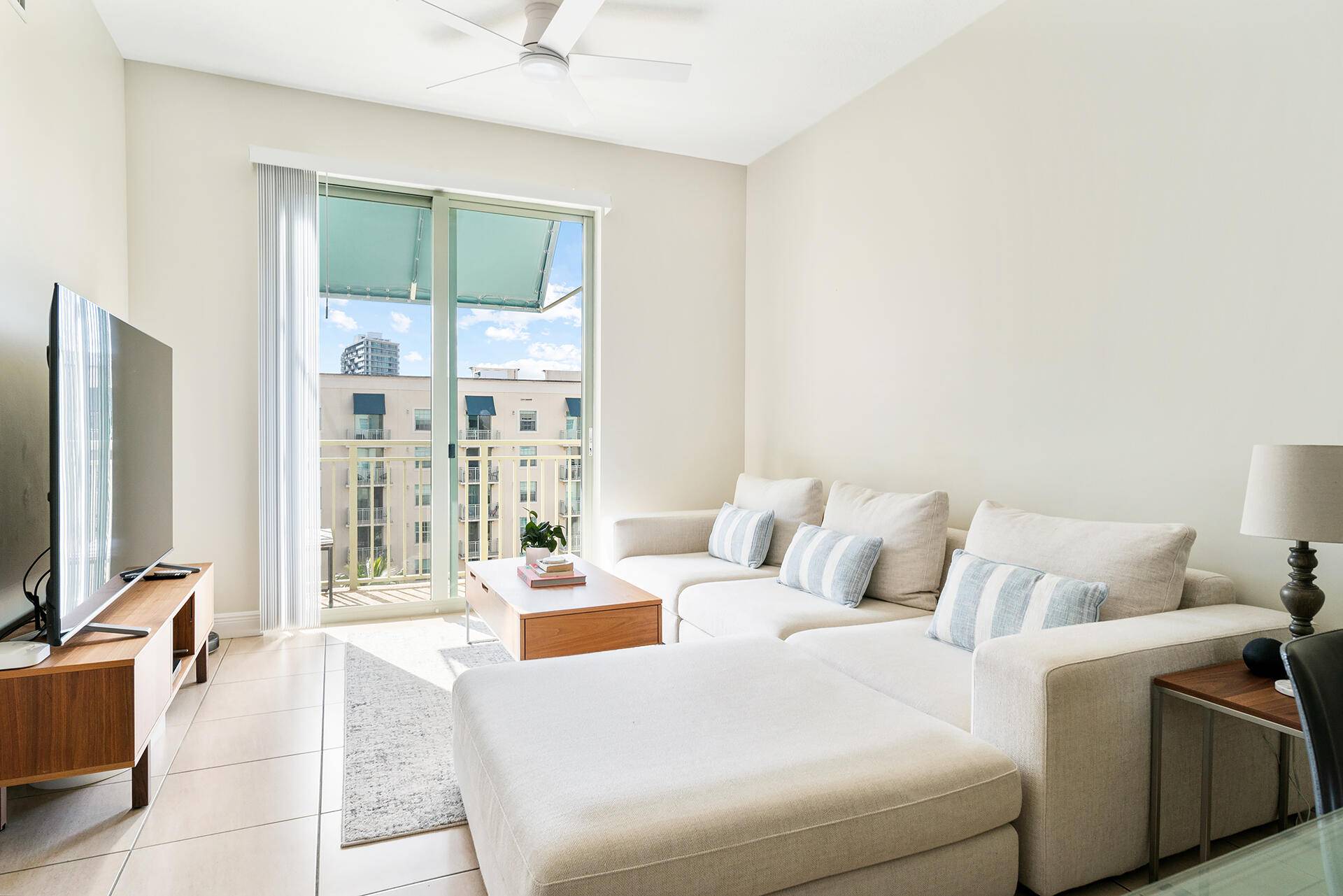 PENTHOUSE ALERT ! Amazing 1 bedroom 1.