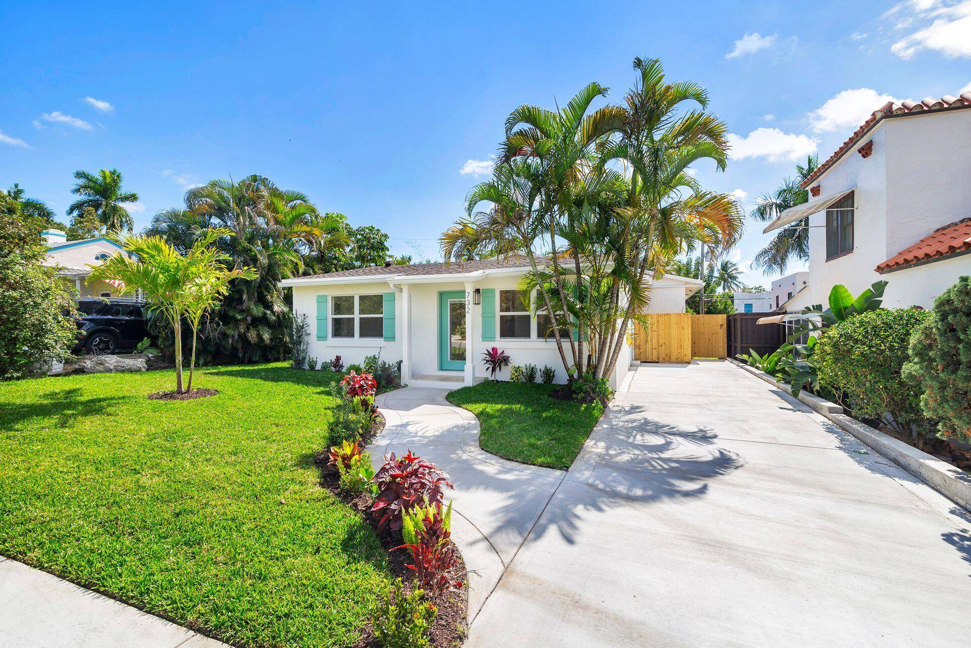 Located in the heart of Flamingo Park rests this stunning 3 bedroom 2.