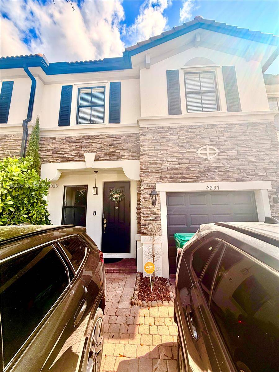 beautifully renovated 2 story townhouse located in Interlaken Community.