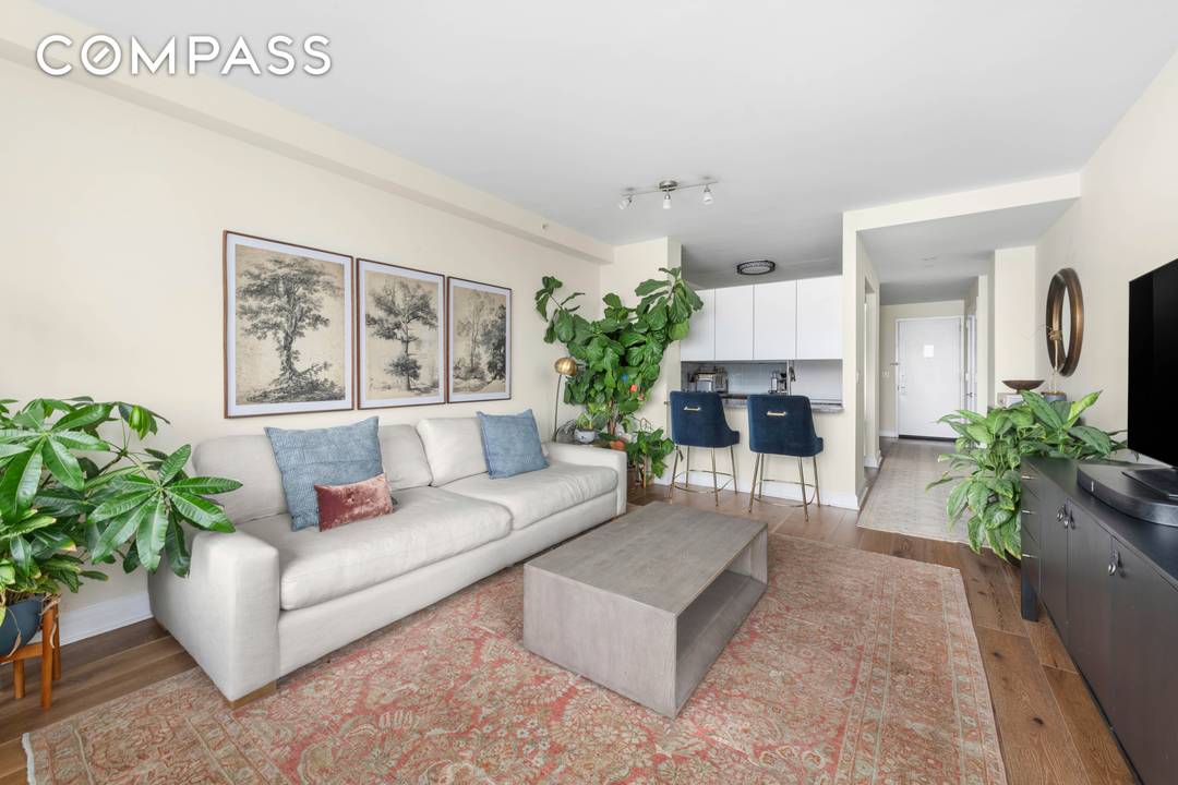 Welcome to your dream home at 100 Riverside Blvd, an exquisite 2 bedroom, 2 bath with an extra bonus alcove condo in a sought after high rise building offering unparalleled ...