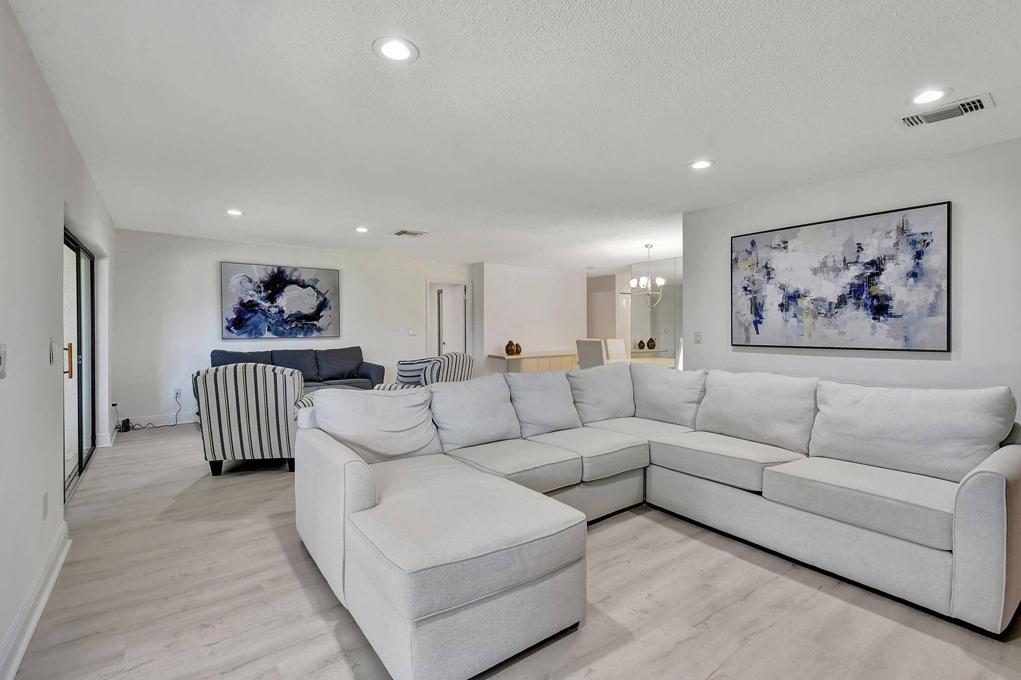 This luxurious convertible condo that can easily be converted to 3 bedrooms is a must see.