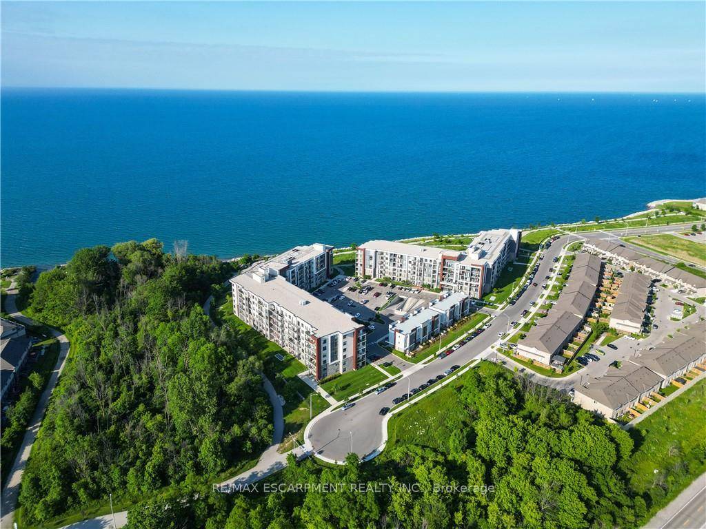 INCREDIBLY SPACIOUS, WATERFRONT CONDO IN DESIRABLE STONEY CREEK COMMUNITY !