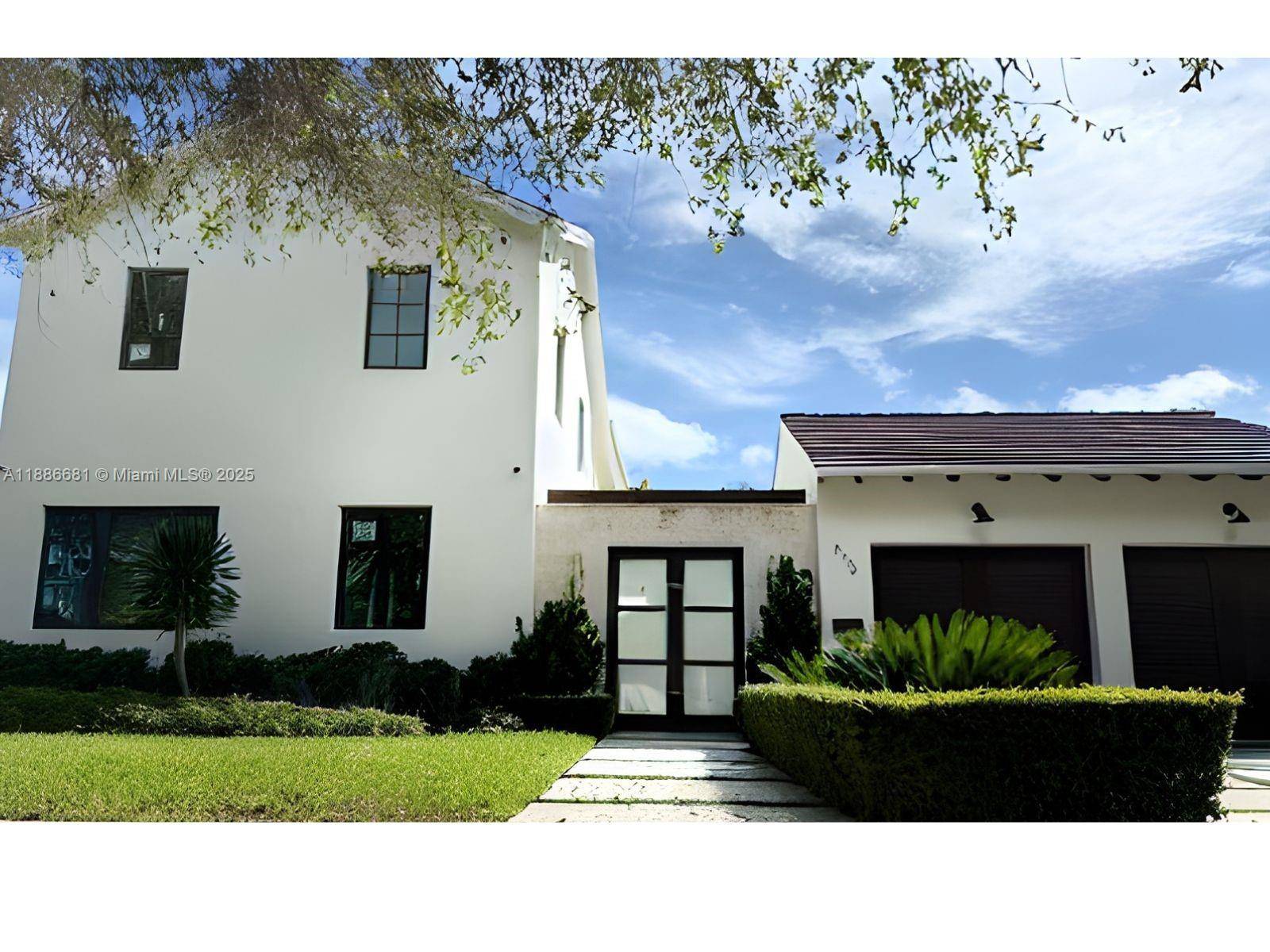 Exquisite Coral Gables treasure !