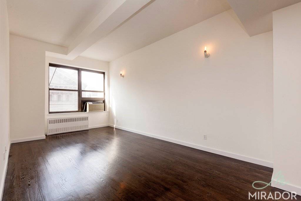 Natural light and space abound in this 11th floor, double exposure South and East, corner one bedroom.