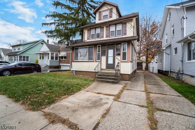 Welcome to your dream home in the heart of Roselle !