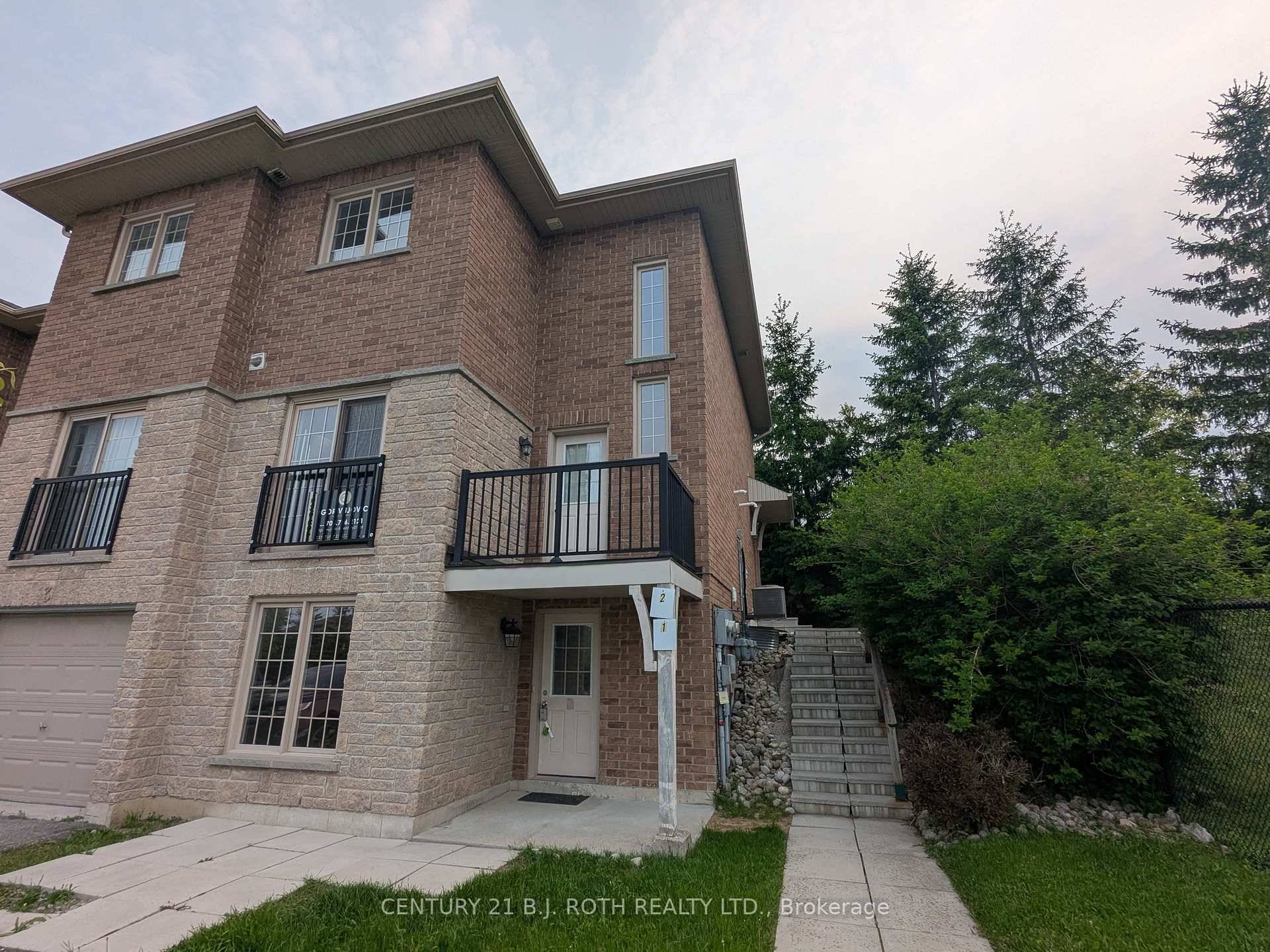 For Rent, North end of Barrie, beside Georgian Mall.