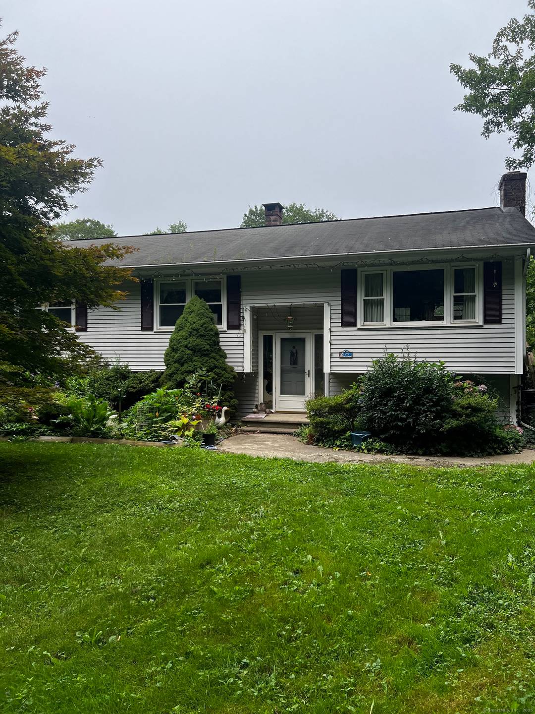 DO NOT ENTER PRIVATE DRIVE AGENT MUST accompany You Private drive brings you to 2.