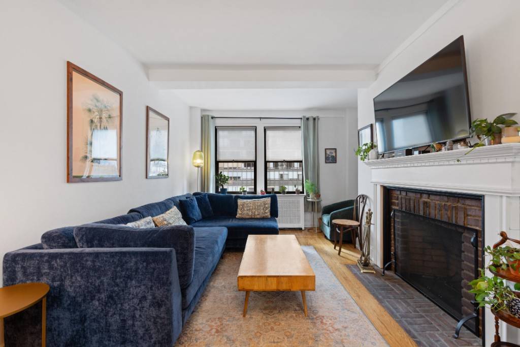 Nestled in the exclusive Beekman Place enclave, 10 Mitchell Place is an elegant, pre war, full service building known for its timeless charm and exceptional upkeep.