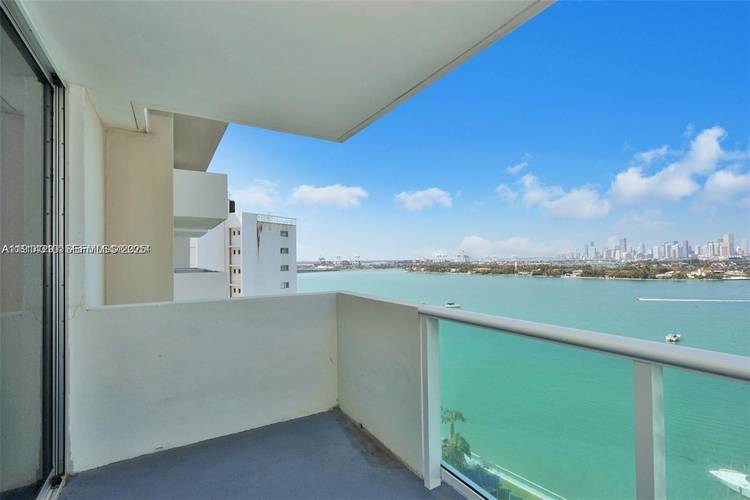 SPECTACULAR DIRECT BAY 15TH FL ONE BEDROOM ON TRENDY WEST AVE OVER 800 SQ FT OPEN KITCHEN GRANITE COUNTERTOPS WITH BRAND NEW STAINLESS STEEL APPLIANCES, WOODS FLOORS, UPDATED BATHROOM !
