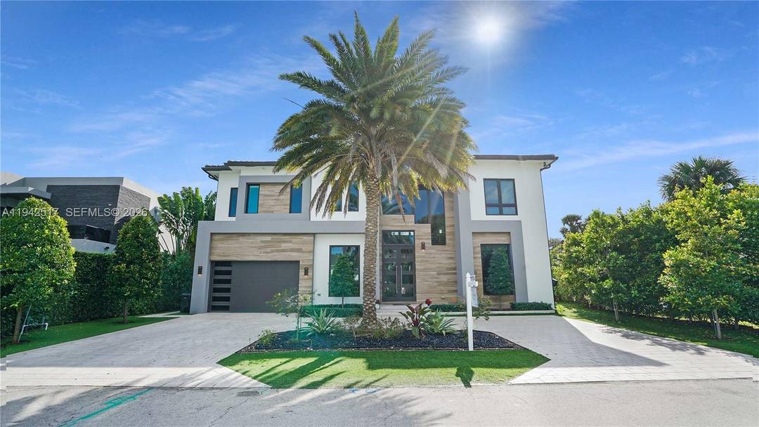 Ideally located in one of Boca Raton s most sought after neighborhoods, this contemporary residence built in 2022 offers 4, 813 square feet of refined living space with 6 bedrooms ...