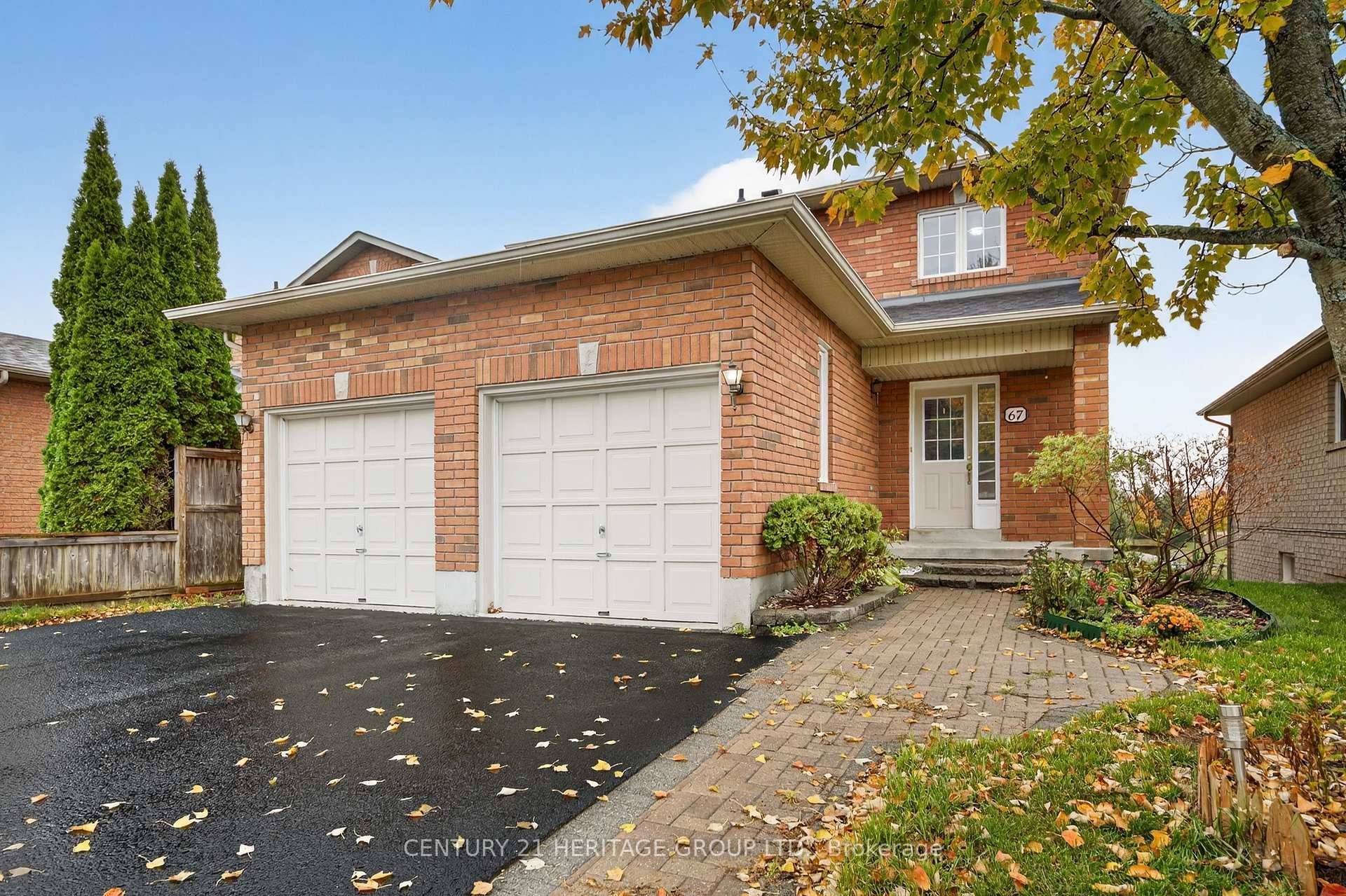 Welcome to this beautifully maintained 2 storey home located in Barrie's sought after Edgehill neighbourhood, backing directly onto the serene Pringle Park.