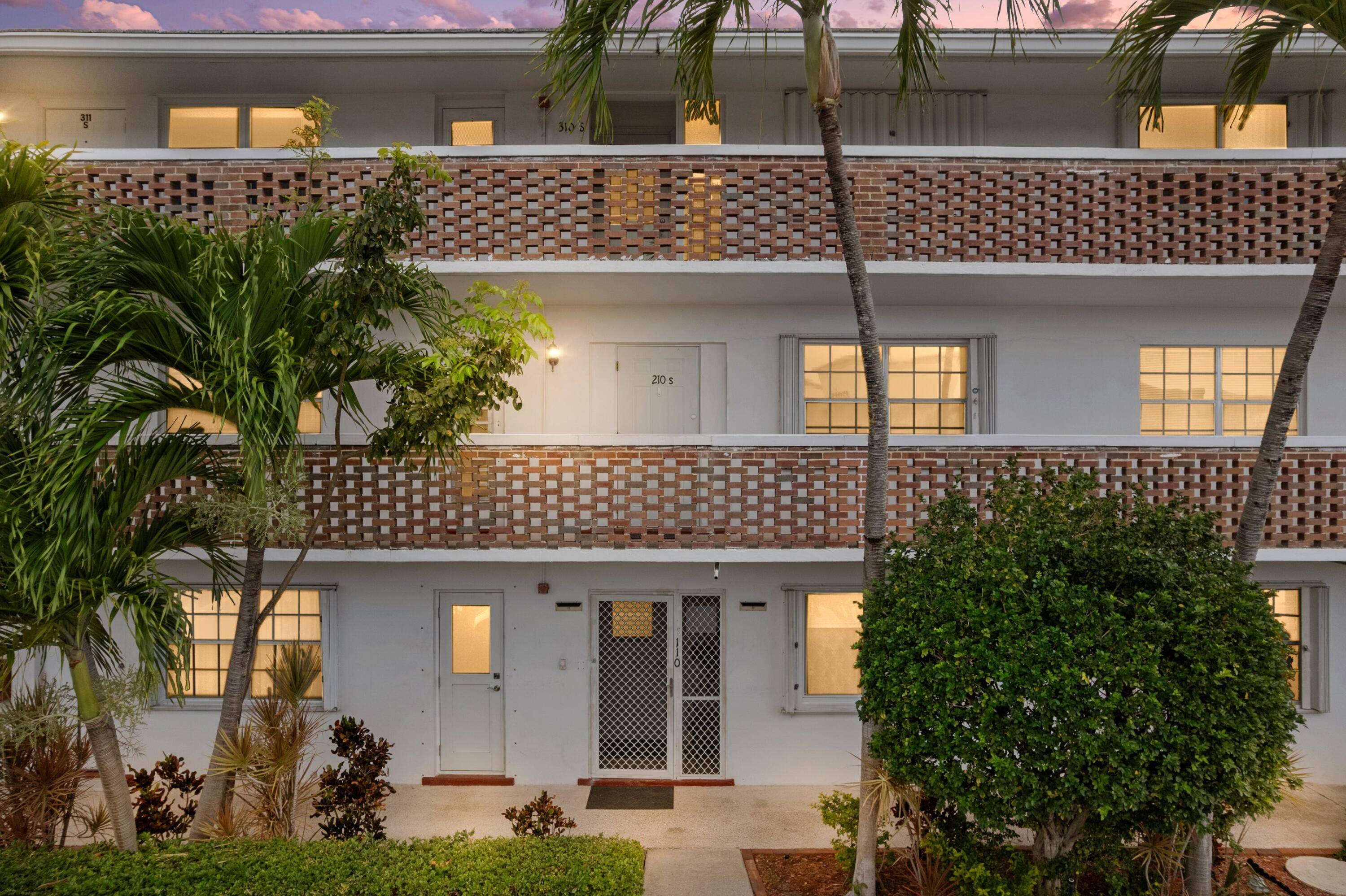 ABSOLUTELY GORGEOUS 1ST FLOOR CONDO PRESTIGIOUS 55 COMMUNITY OF LIGHTHOUSE POINT GARDENS PRIME LIGHTHOUSE POINT LOCATION Bright Open Floor Plan LED Recessed Lighting All New Hurricane Impact Windows Doors Stunning ...