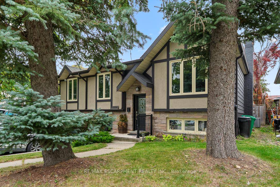 Gorgeous Private Landscaped 50 x 120 Lot Prime Location !