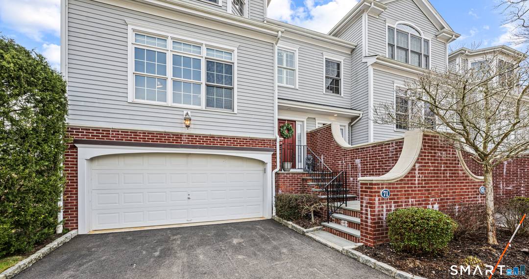 Perfectly situated in Southport, this beautifully appointed 3 bedroom, 3.