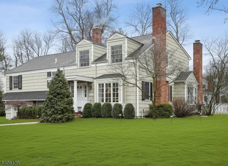 Move right in to this beautifully maintained turnkey 4 Bedroom, 3 Bathroom custom home with an open floor plan located in Short Hills' sought after Hartshorn section.