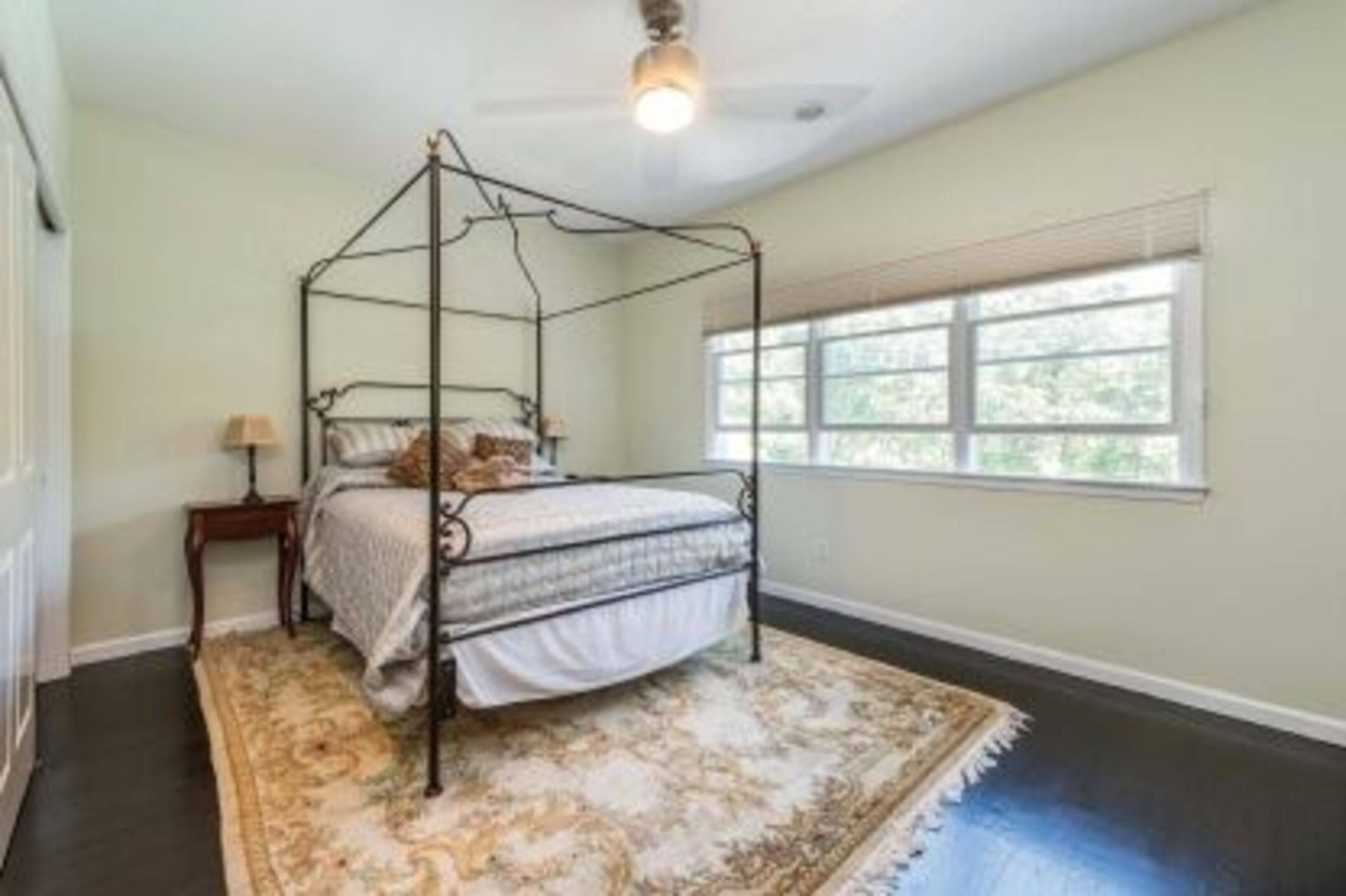 7 Bedroom Expansive Home on 5 Acres, With Tennis, Pool and Hot T