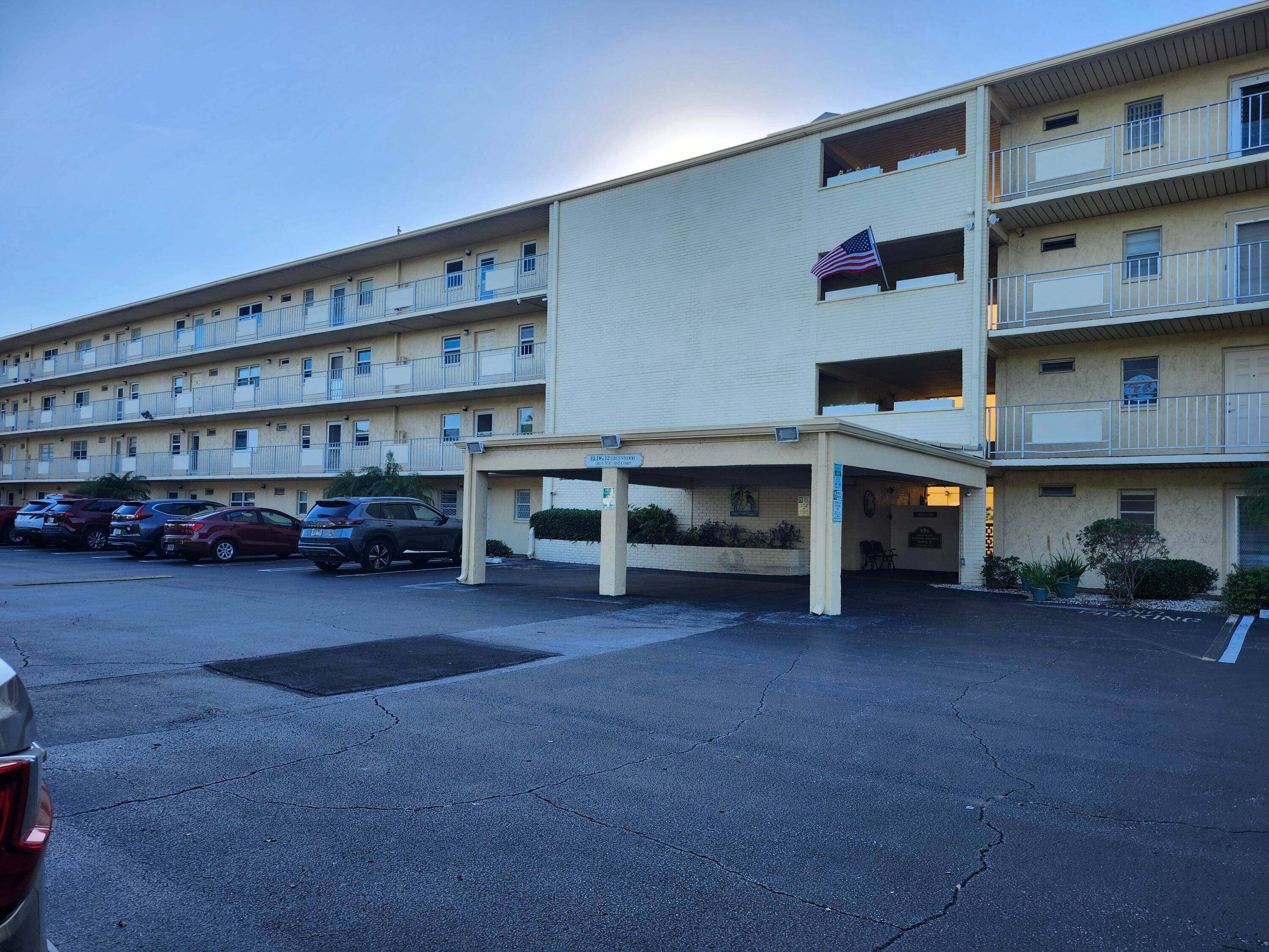 1 11 2 condo priced to sell fast !