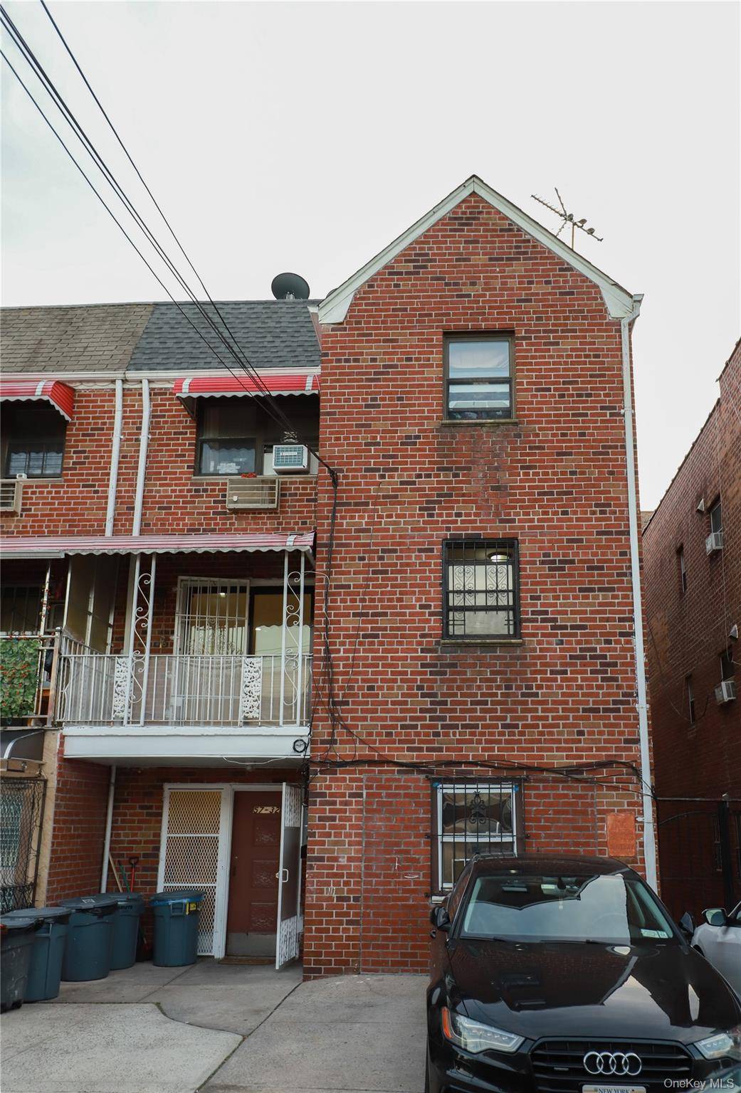 Amazing Investment Opportunity in Corona, NY !