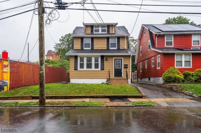 Charming 2 family home located in the heart of Irvington !