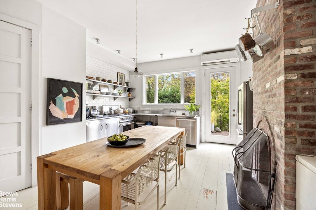 Gorgeous 3 story townhouse finished basement.