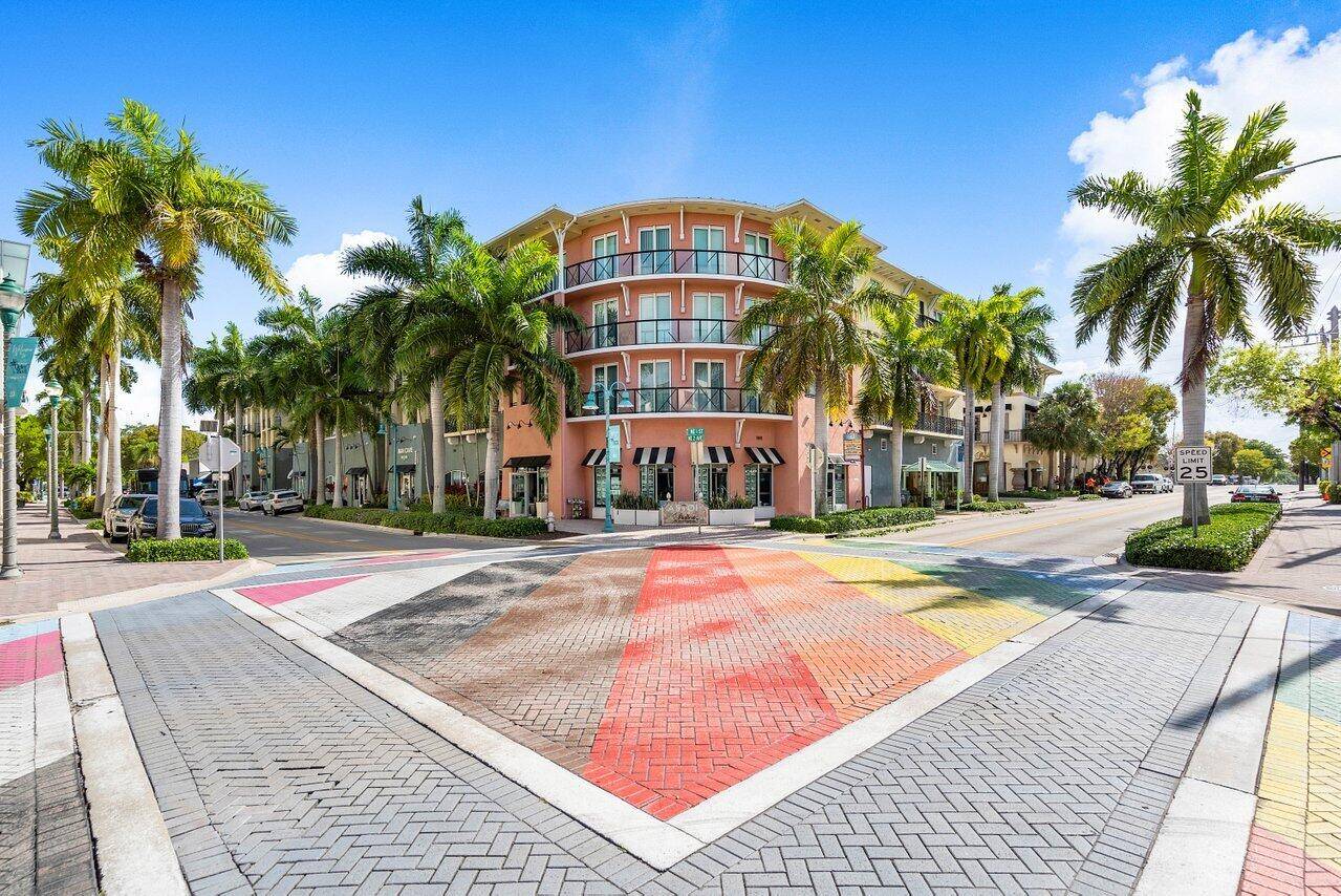 Don't miss this opportunity to buy a fully furnished, turn key condo in Astor !