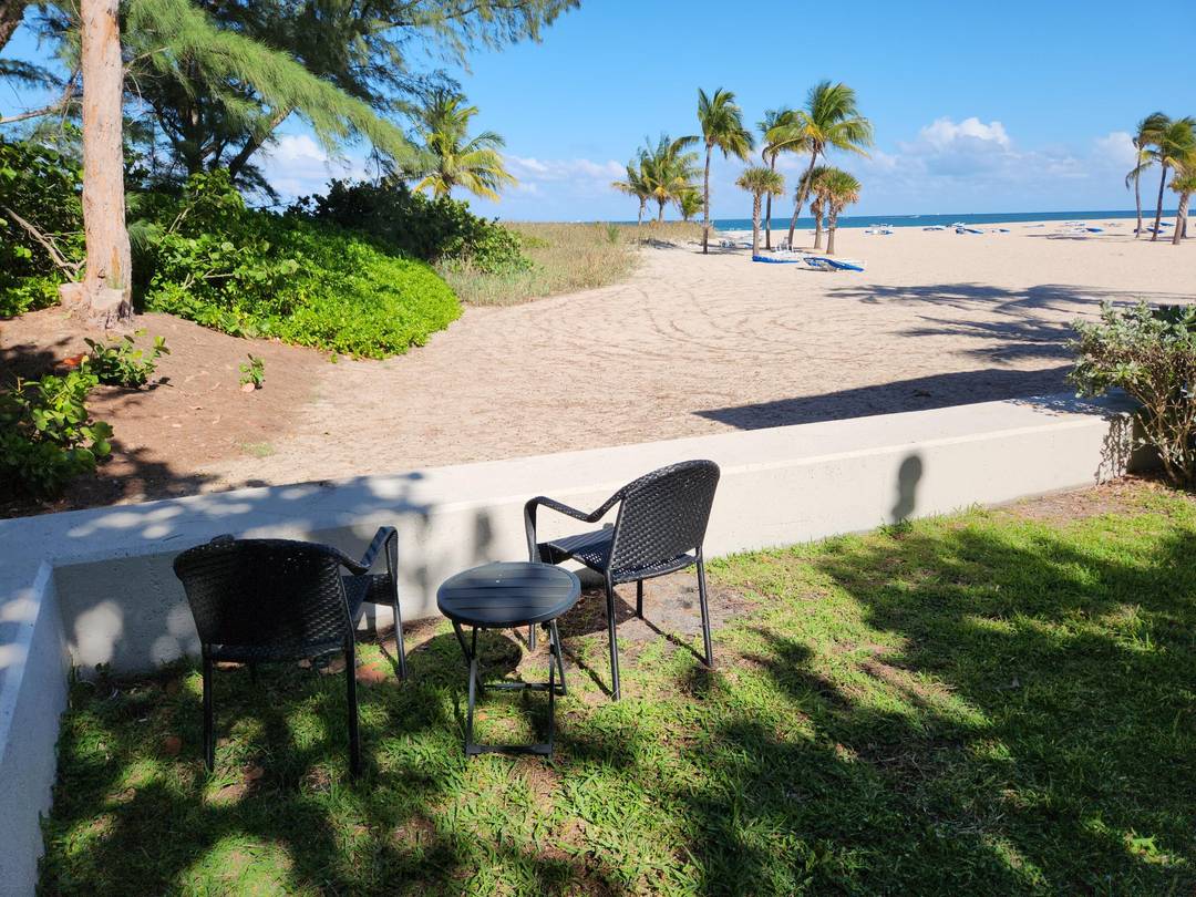 Best oceanfront condo on the beach !