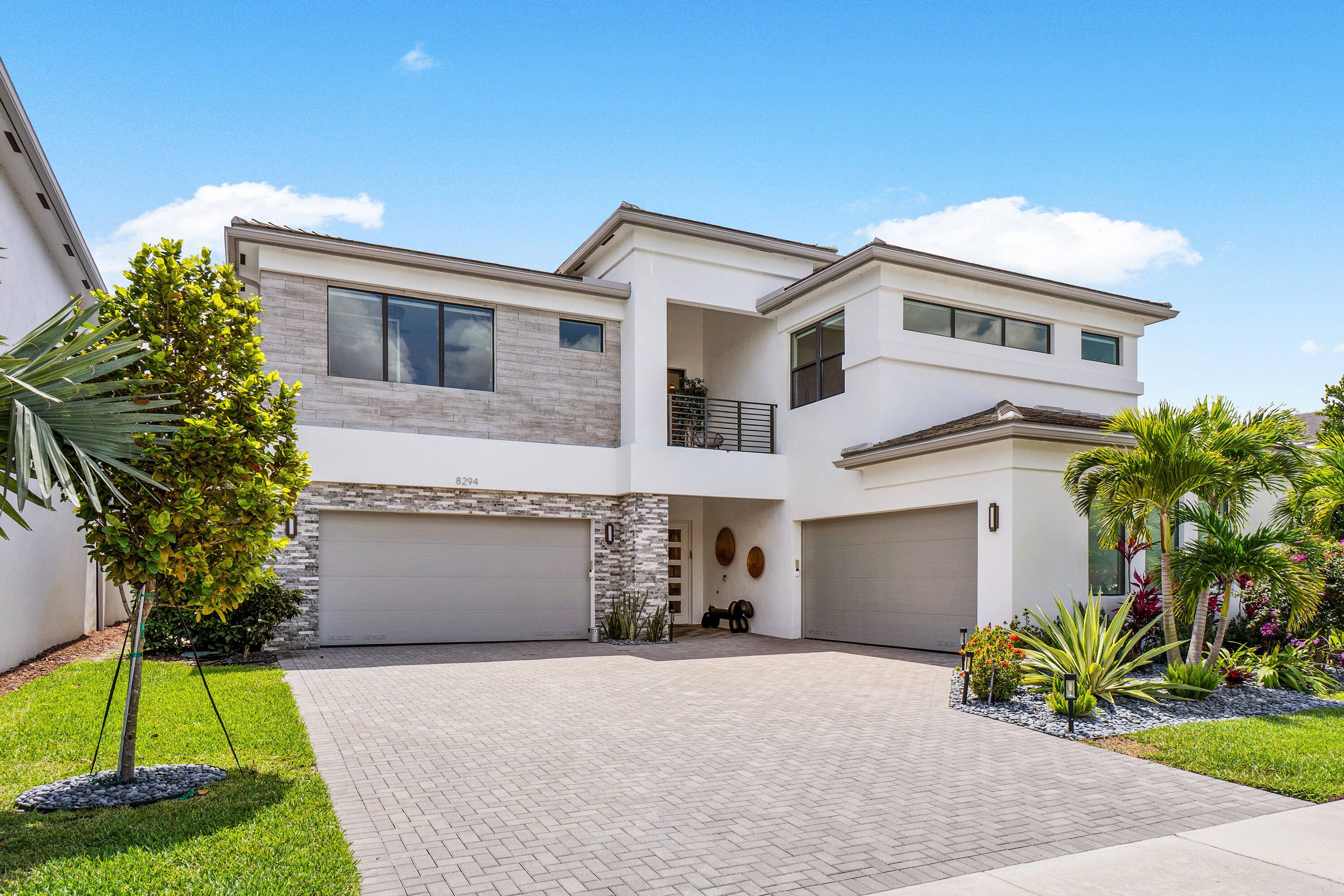 Experience upscale Florida living in this perfect blend of luxury, comfort and modern design.