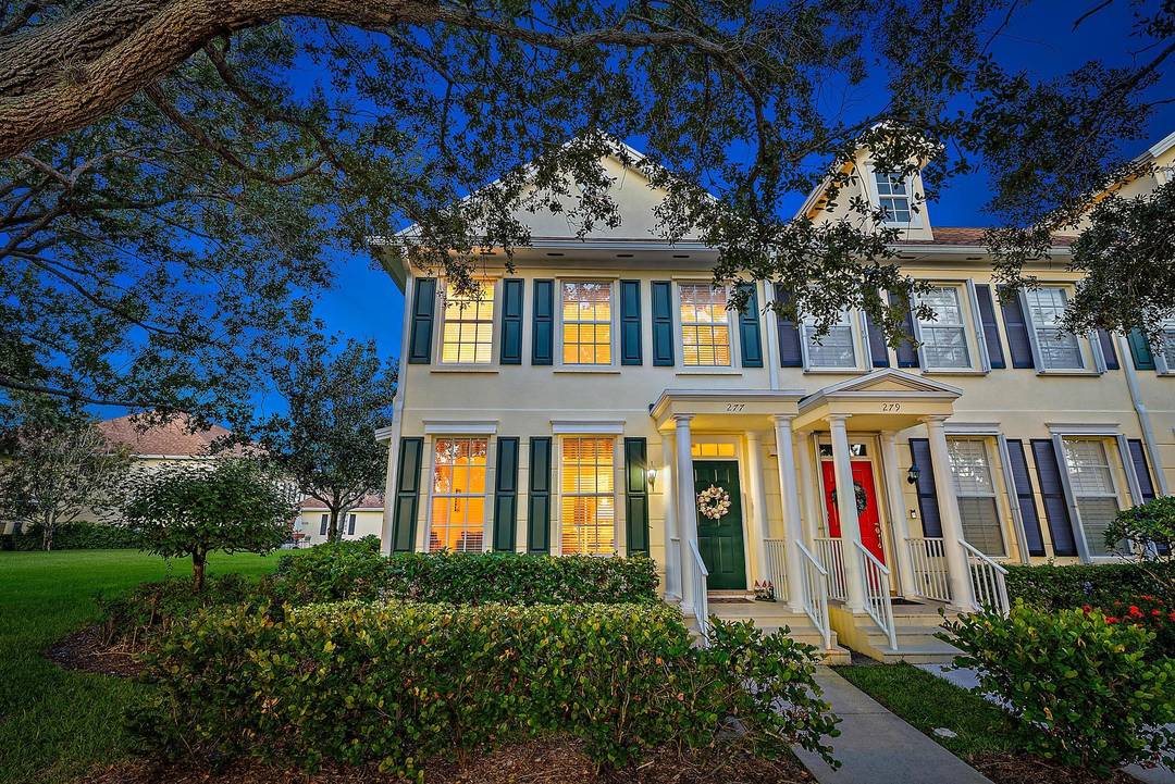 EXQUISITE three bedroom, two and a half bathroom townhouse with 1, 812 square feet of living space, located in the highly sought after New Haven community in Abacoa.