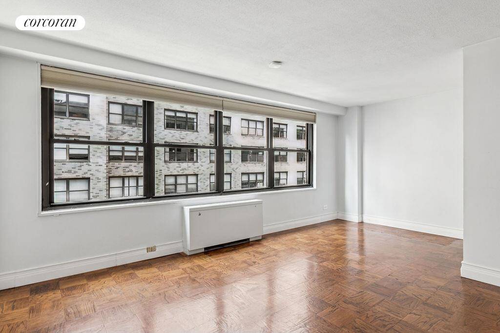 Welcome to your next home at 225 East 57th Street, The Harridge House, Unit 8N, located near the Sutton Place neighborhood !