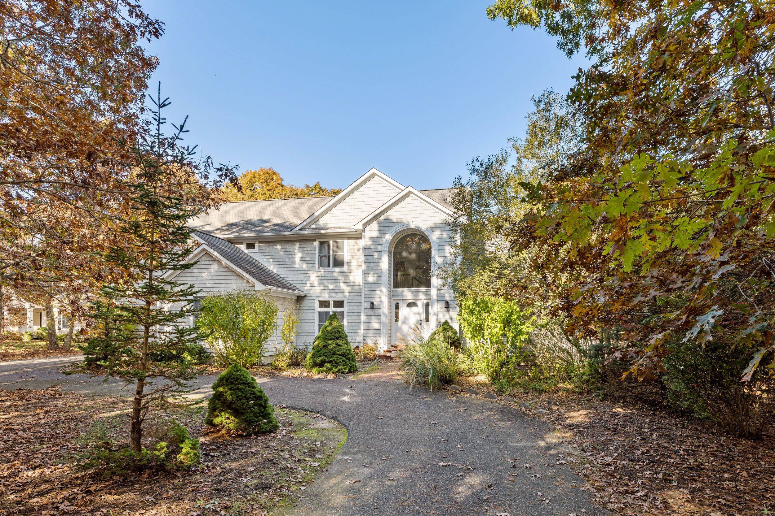 4 Bedroom Home in Geogica Woods, close to ALL!