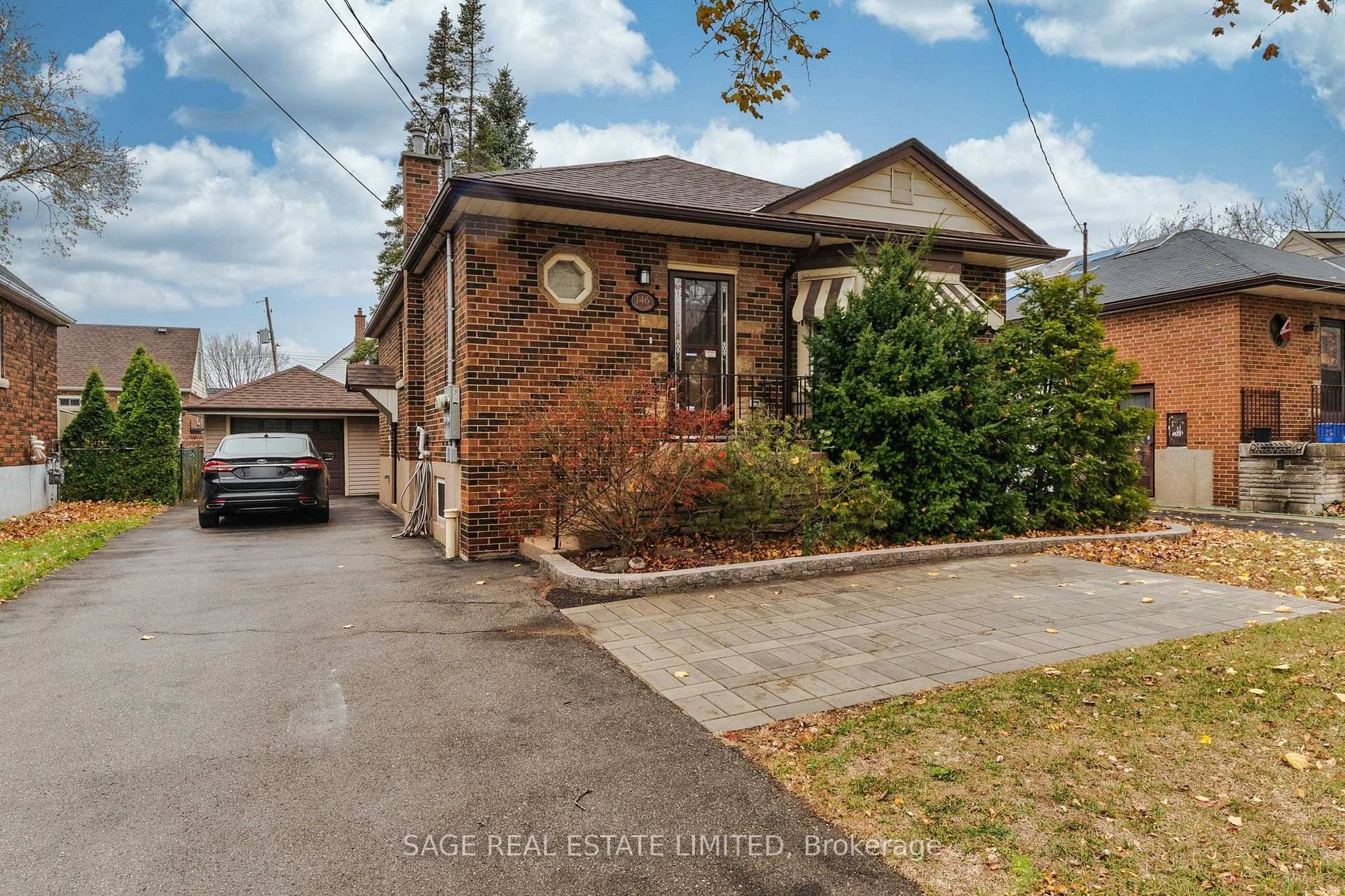 Gorgeous 3 bedroom main floor unit in the sought after, family friendly Raleigh neighbourhood.