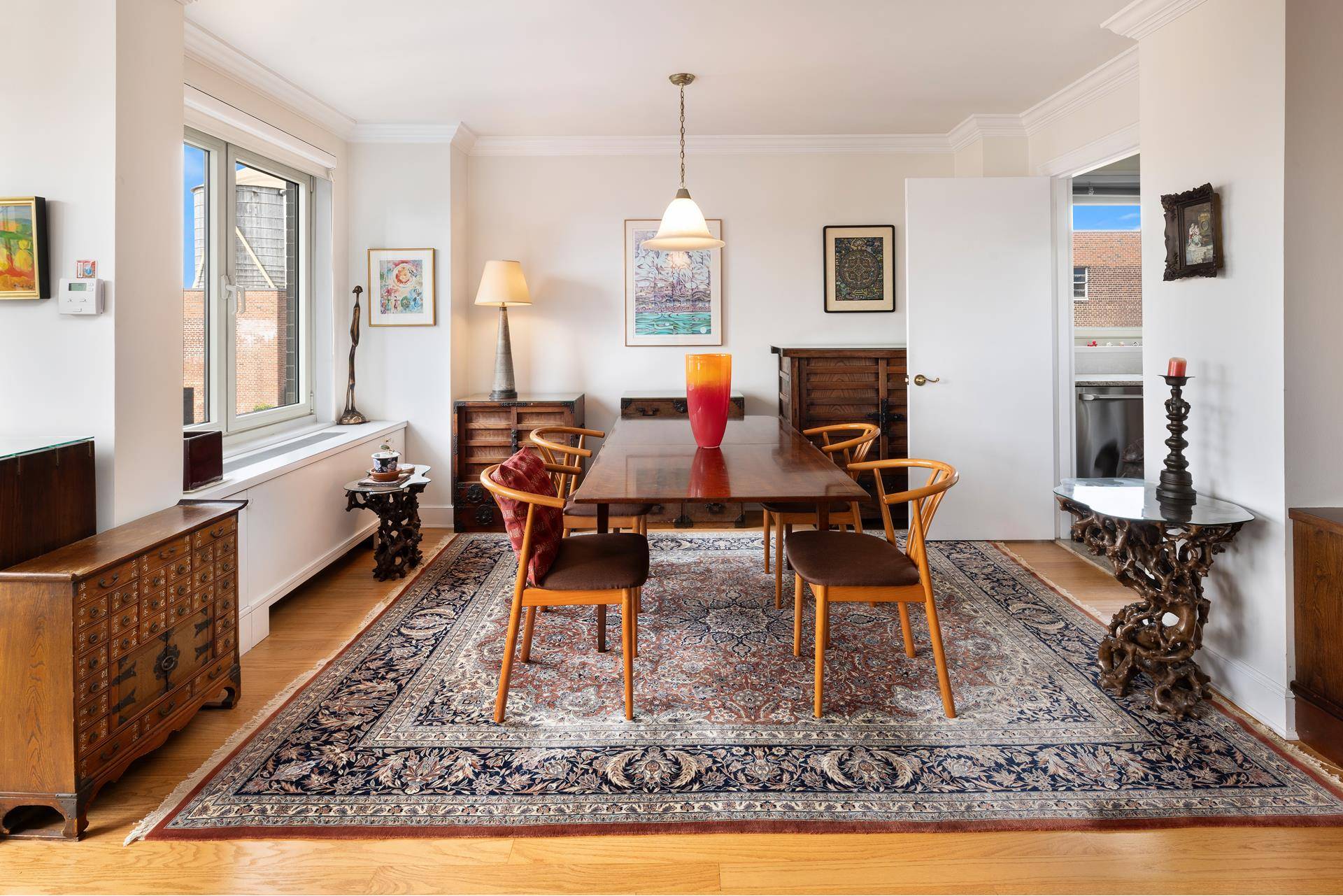 Welcome to the coveted Park Regis, Residence 21F.