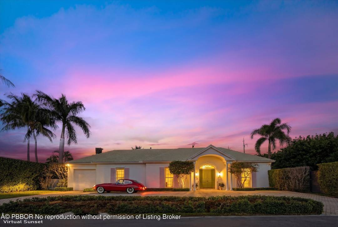 Beautifully appointed, the Gottfried Regency sits just steps from both the ocean and the Lake Trail in Palm Beach's sought after North End.