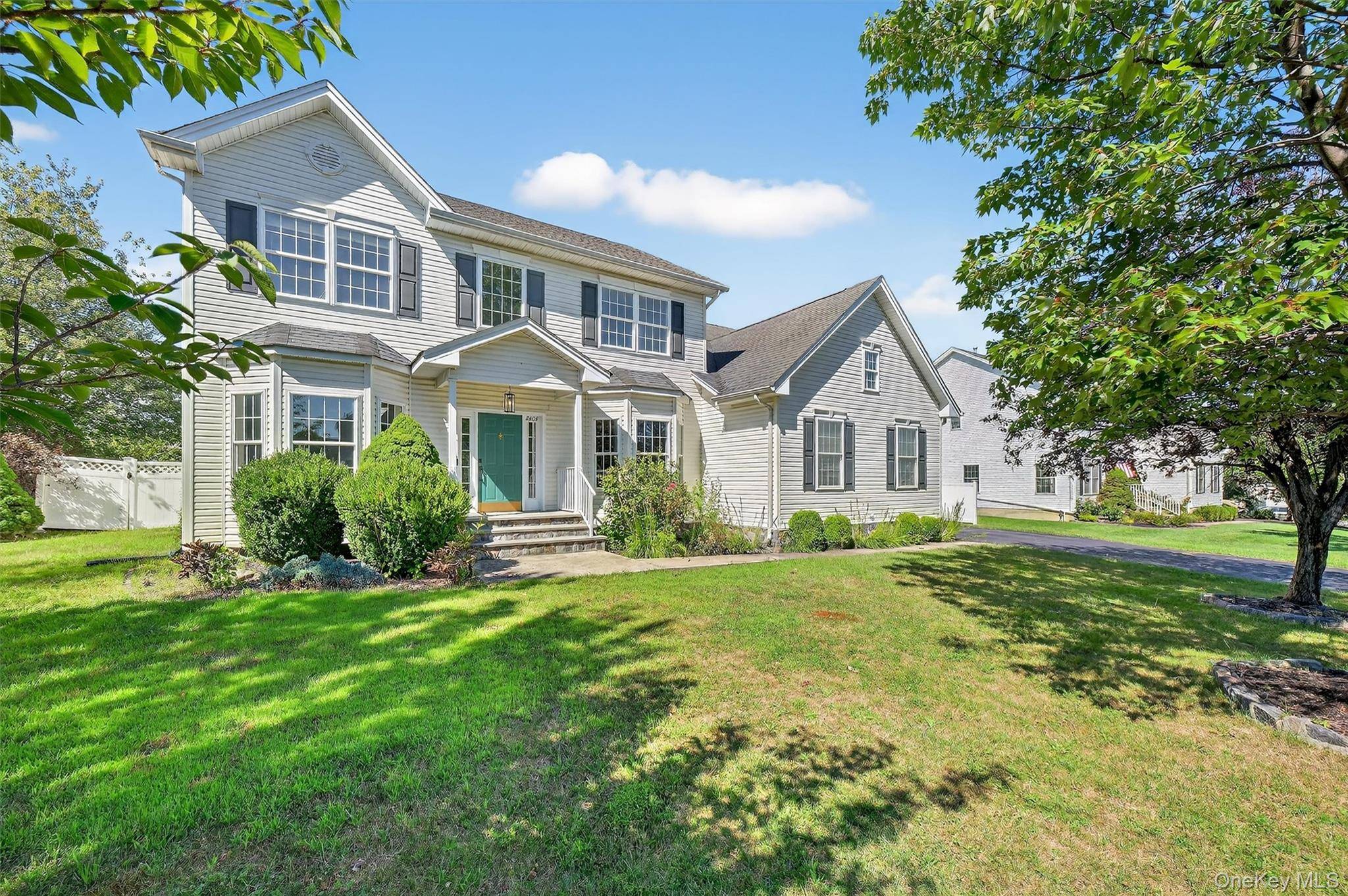 Enjoy the finer things with this 3500 square foot contemporary colonial at the highly acclaimed Reserve with Cornwall Schools.