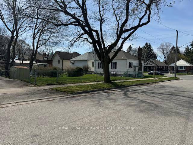 Super set up for the small extended family.