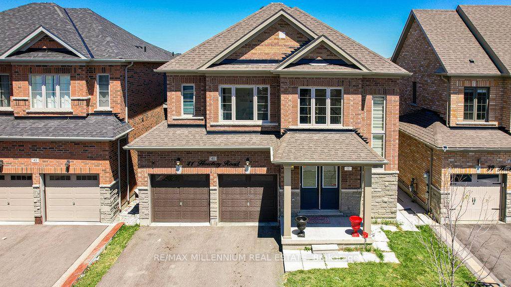 Discover an exceptional 4 2 bedroom detached house in the desirable area of Brampton Northwest.