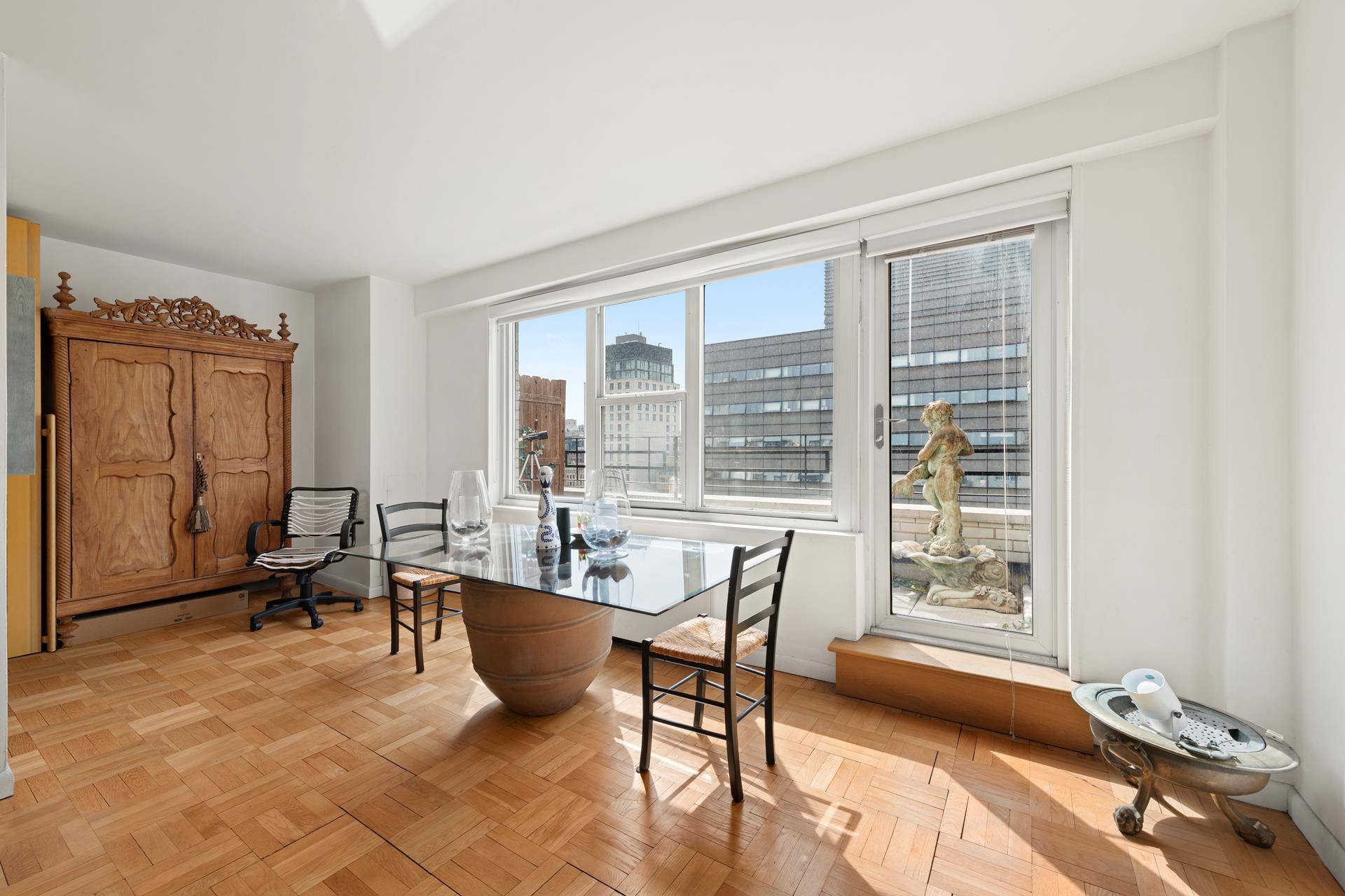Introducing the ultimate New York City retreat a pied terre Penthouse Studio Gem on Fifth Avenue !