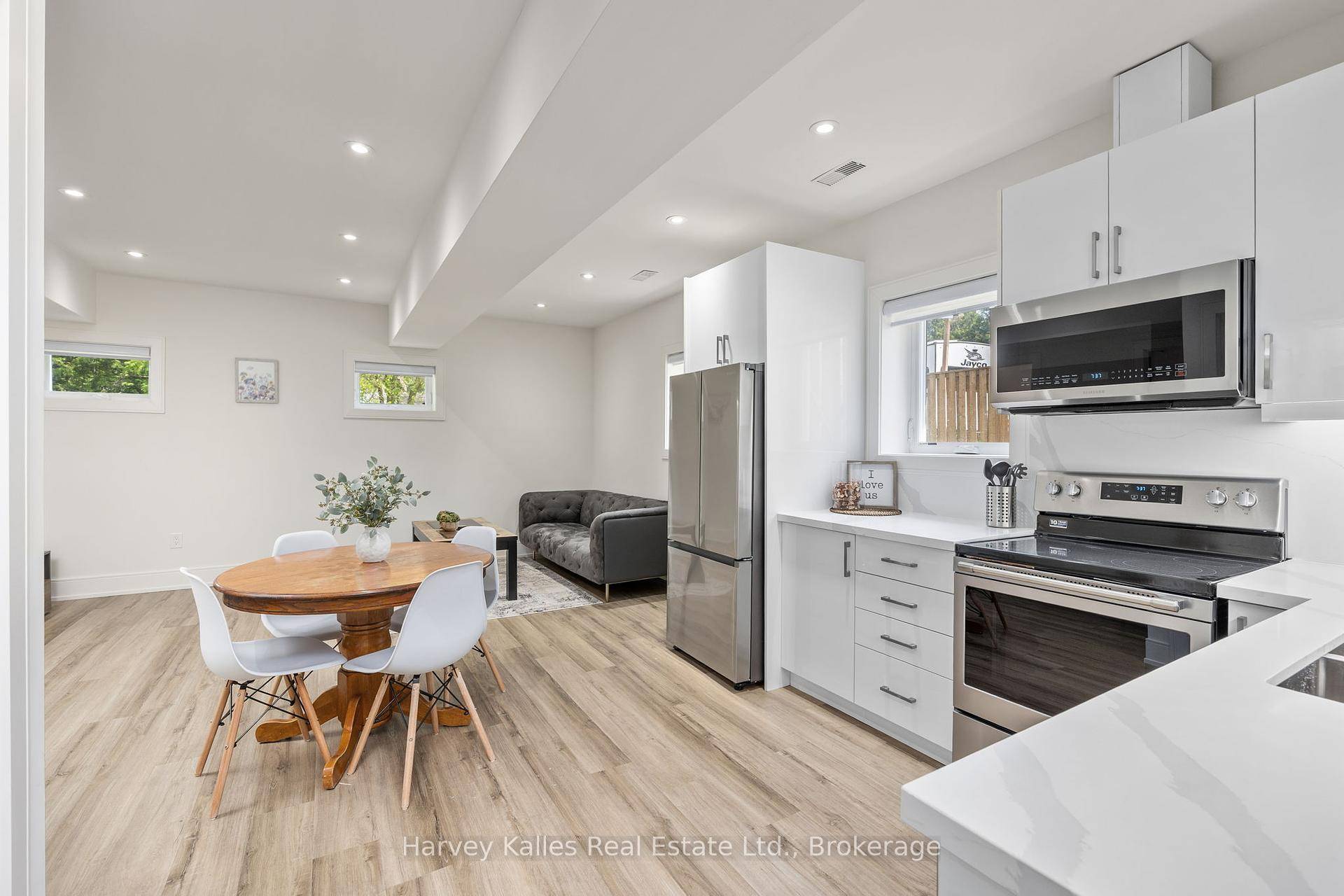Modern, Bright amp ; Stylish Basement Apartment in Collingwood.